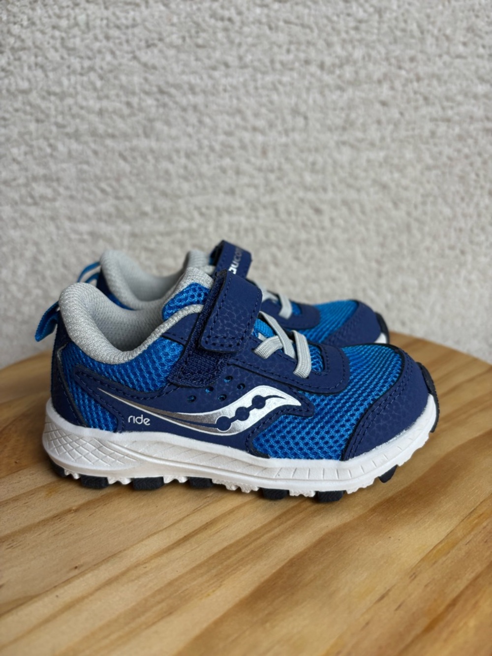 Saucony Shoes Toddler 6 Wide Ride 10 Jr Sneakers in Blue Silver